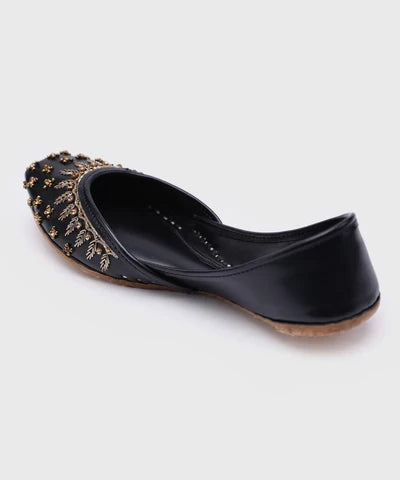 Black khussa